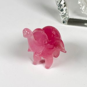 Tres Figuras Decorativas: Elefantes de Piedra y Pisapapeles Religioso de Cristal - imagen 4