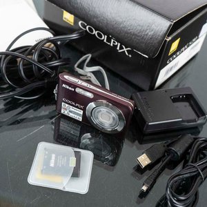 Cámara Digital Nikon Coolpix con Accesorios - imagen 2