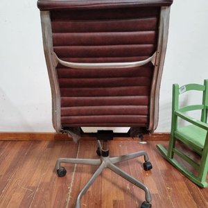 Silla de Oficina Giratoria Marrón con Base y Silla Infantil Verde - imagen 4