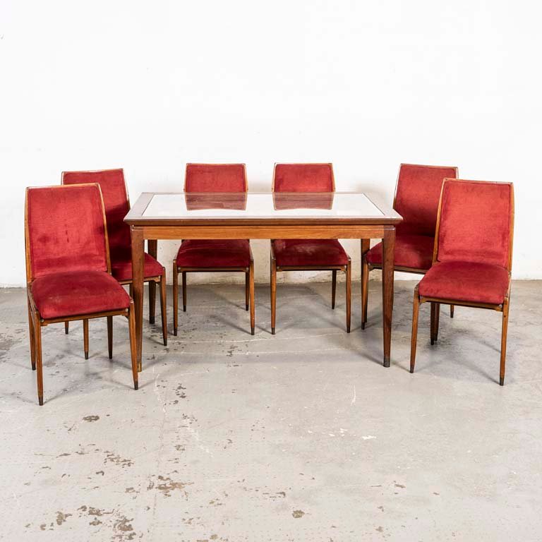 Lote anterior: Mesa de comedor americana con sillas, tapa de vidrio y detalles en el lustre
