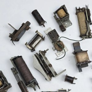 Lote de Bobinas y Relés Varios para Componentes Eléctricos - imagen 3
