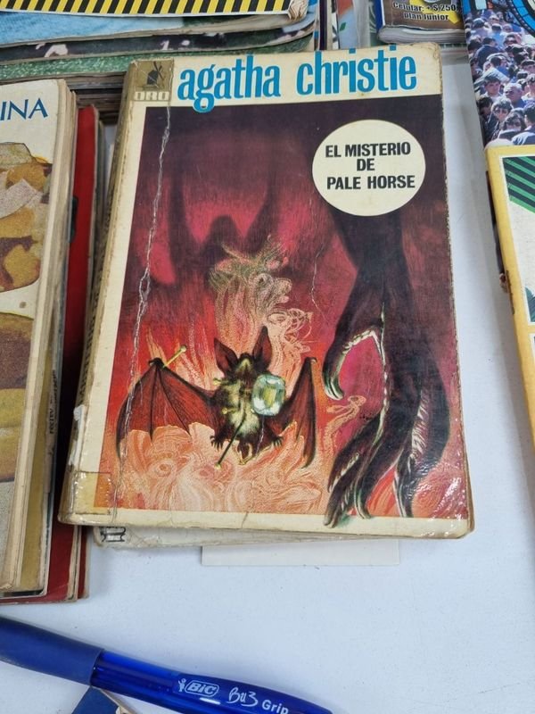 Colección de libros, revistas y accesorios en excelente condición - imagen 6