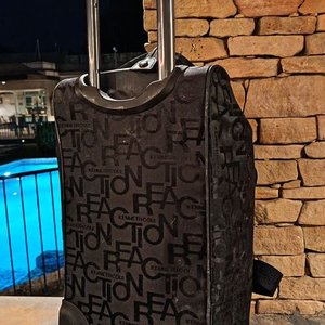 Lote anterior: Bolso Maletín Deportivo de Viaje con Ruedas Kenneth Cole Reaction Negro