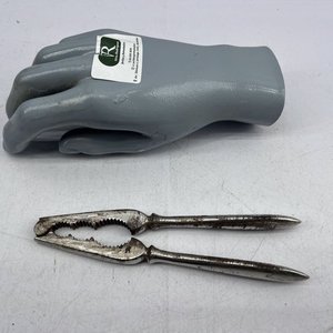Lote anterior: Rompe nueces de metal niquelado antiguo