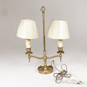 Lote anterior: Lámpara de Bronce de Dos Luces con Pantallas