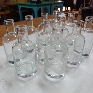 Lote siguiente: Lote de 12 Botellas de Vidrio Hialino Transparentes - 15 cm de Altura