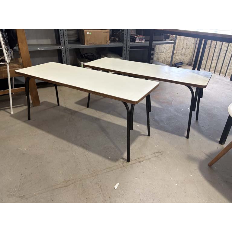 Lote anterior: Bancos rectangulares de madera y base de hierro