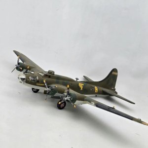 Maqueta Boeing B-17F Flying Fortress "Memphis Belle" - imagen 2
