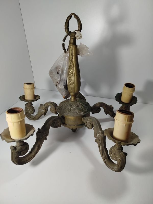 Lote siguiente: Lámpara de techo antigua en bronce con diseño de araña