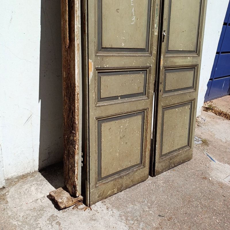 Puerta antigua de tablero, doble hoja y marco - imagen 3