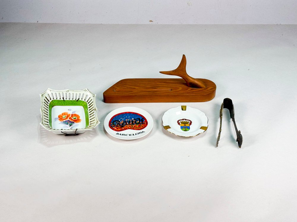 Lote siguiente: Lote de artesanía en madera y porcelana