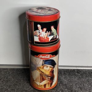 Dos Latas Decorativas Coca-Cola Vintage - imagen 3