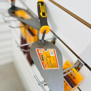 Lote siguiente: Lote de Herramientas: Lijas, Mechas y Cucharas de Albañil Marca Ingco