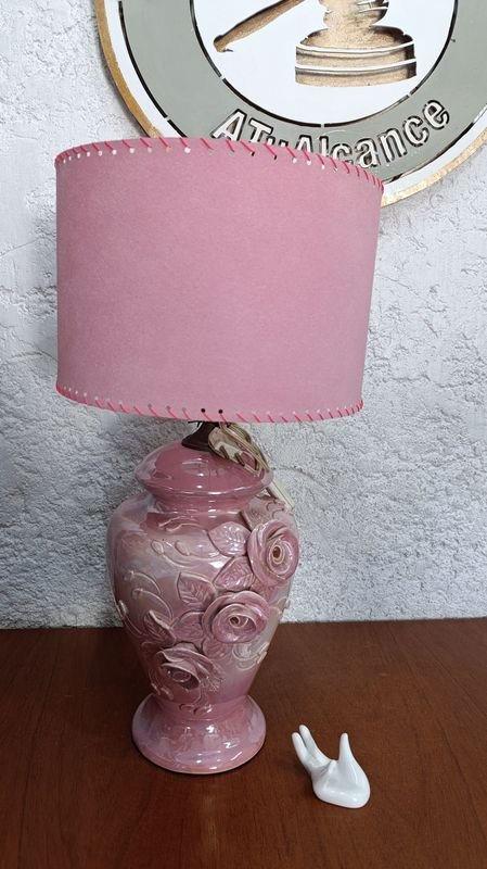 Lote anterior: Lámpara de mesa con labrado de Rosas