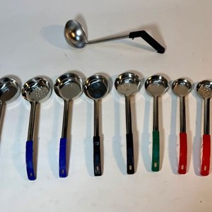 Set de 9 Cucharones Graduados de Acero Inoxidable con Mangos de Colores - imagen 2