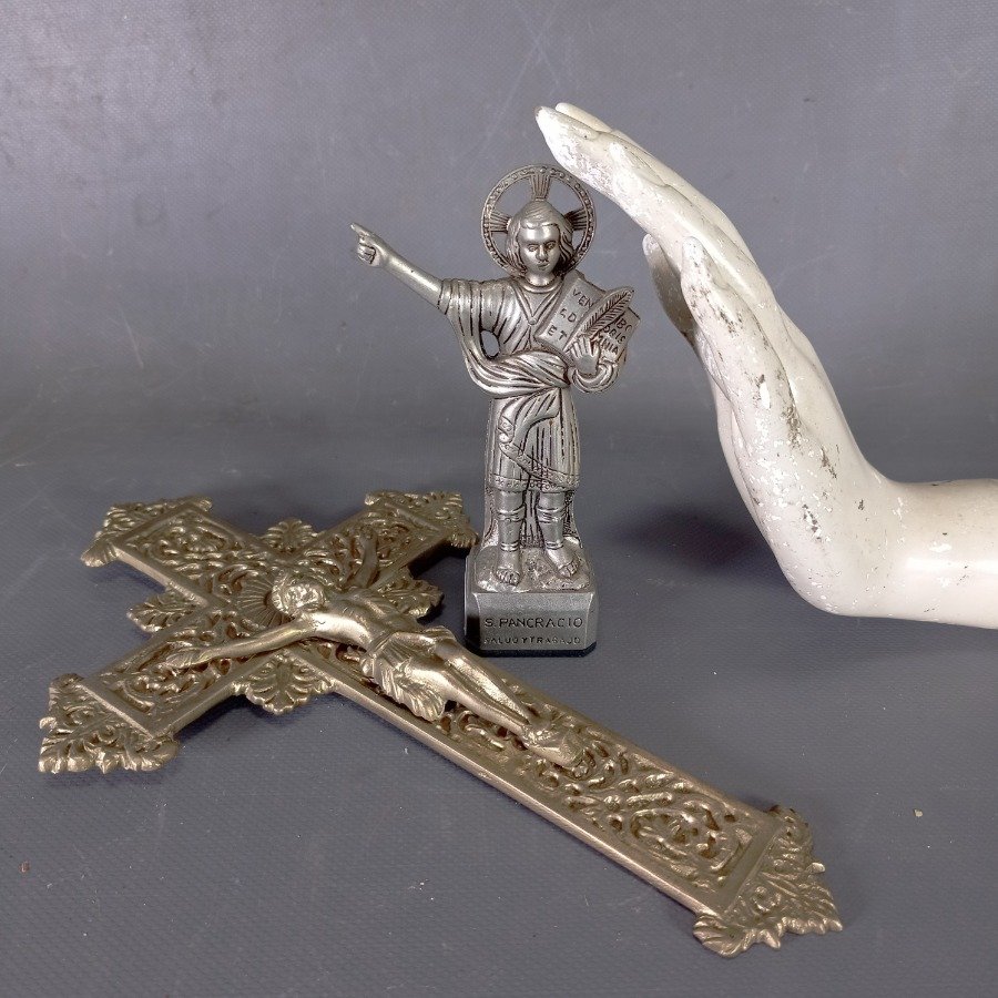Cruces y Figuras Religiosas en Metal - imagen 6