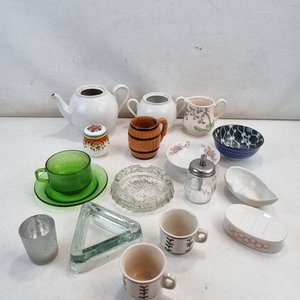 Lote de Bazar: Tetera, Azucarera, Lechera, Tazas, Ceniceros y Más - imagen 2