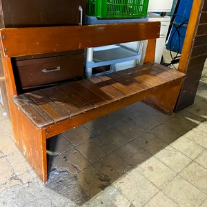 Dos bancos de madera pino nacional, uno con respaldo - imagen 3