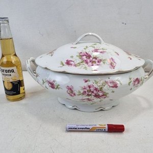 Lote anterior: Sopera Antigua de Porcelana Austriaca MZ con Decoración Floral y Bordes Dorados