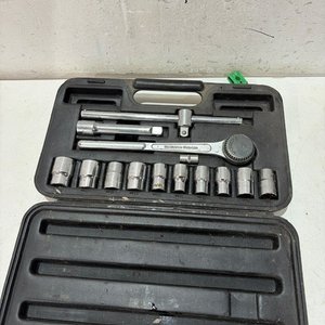 Lote siguiente: Juego de Dados Stanley con Llave Matraca