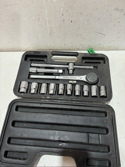 Juego de Dados Stanley con Llave Matraca