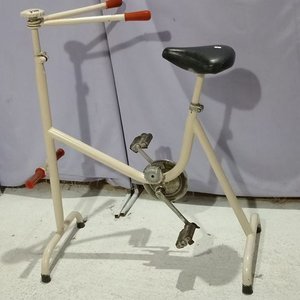 Bicicleta Fija Blanca para Ejercicio de Brazos y Piernas - imagen 1