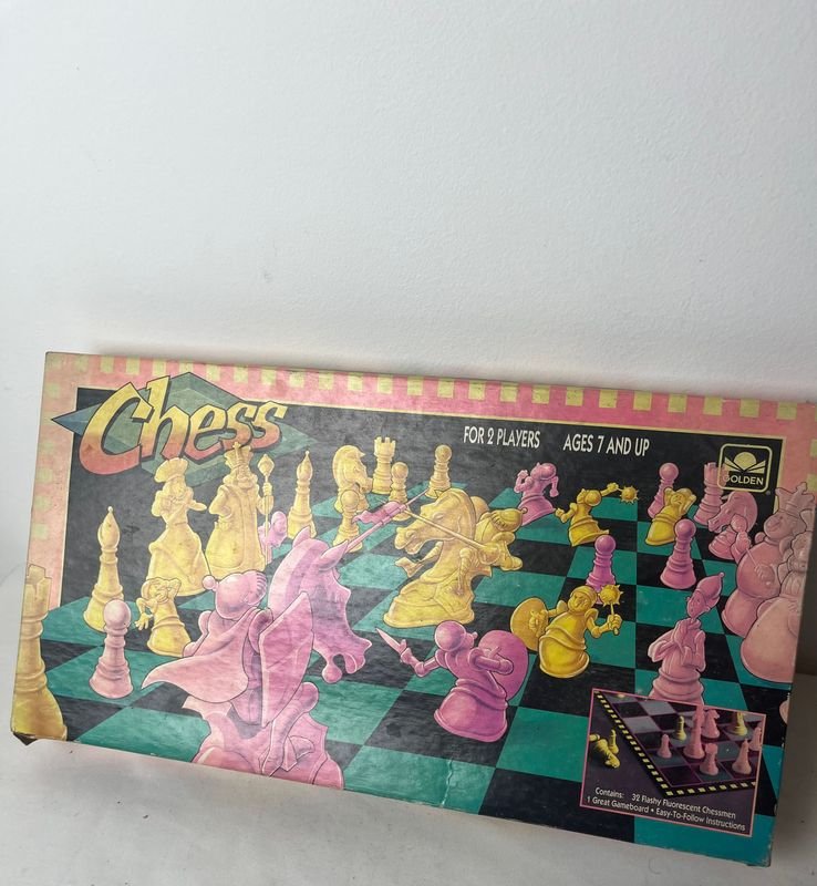 Lote anterior: Juego de Ajedrez Vintage con Piezas en Color