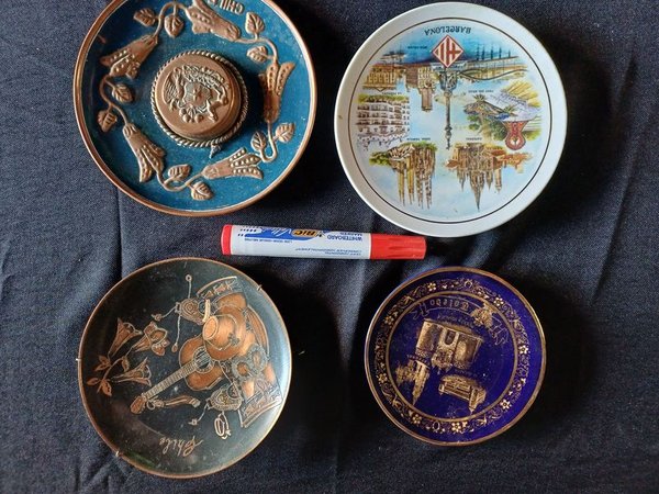 Lote de 2 Platos de Bronce de Recuerdos de Viaje - imagen 1