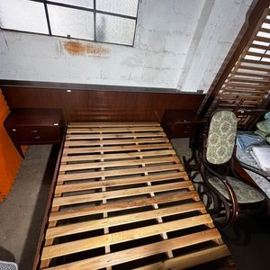 Cama de 2 Plazas con Respaldo y Mesitas de Luz - imagen 2