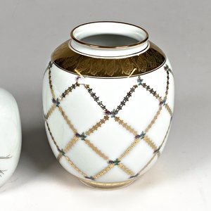 Dos Floreros de Porcelana Alemana Arzberg Decorados con Mariposas y Flores - imagen 2