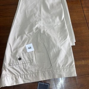 Lote anterior: Pantalón de Gabardina Legacy Talle 52 Color Beige