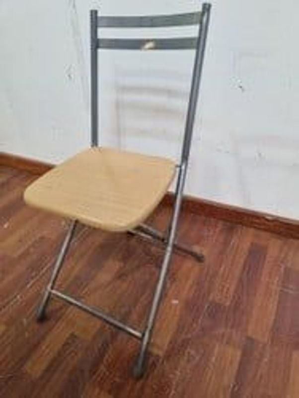 Escritorio y Silla Plegable de Madera