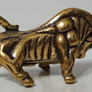 Figura Miniatura de Toro en Bronce - imagen 2