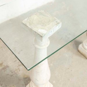 Par de Balaustres de Mármol con Tapa de Vidrio - imagen 3