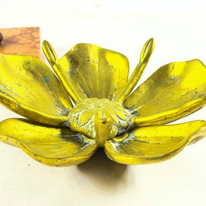 Dos piezas en bronce, flor de 12 cm y figura con base de mármol de 16 cm - imagen 4