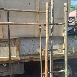 Lote de Andamios Metálicos: 5 Laterales y 12 Crucetas - imagen 2