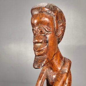 Lote de 3 Tallas de Madera con Figuras Humanas - imagen 9