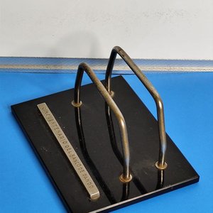 Objeto Conmemorativo "Cincuentenario del Banco de Pando" Base de Ónix - imagen 1