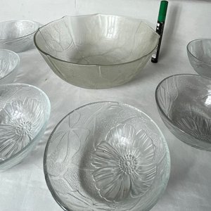 Juego de Ponchera y 6 Compoteras de Vidrio Prensado con Diseño Floral - imagen 3