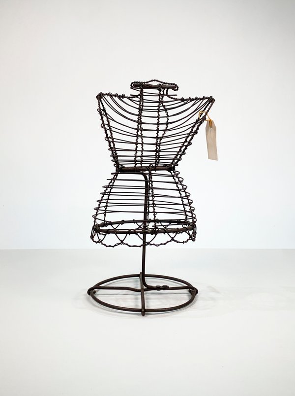 Lote anterior: Maniquí de hierro y alambre para decoración
