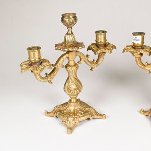 Par de Candelabros de Bronce Estilo Francés, Tres Luces, 24 cm - imagen 4