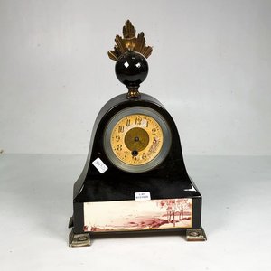 Lote siguiente: Reloj de Sobremesa Antiguo con Detalles en Madera y Cerámica
