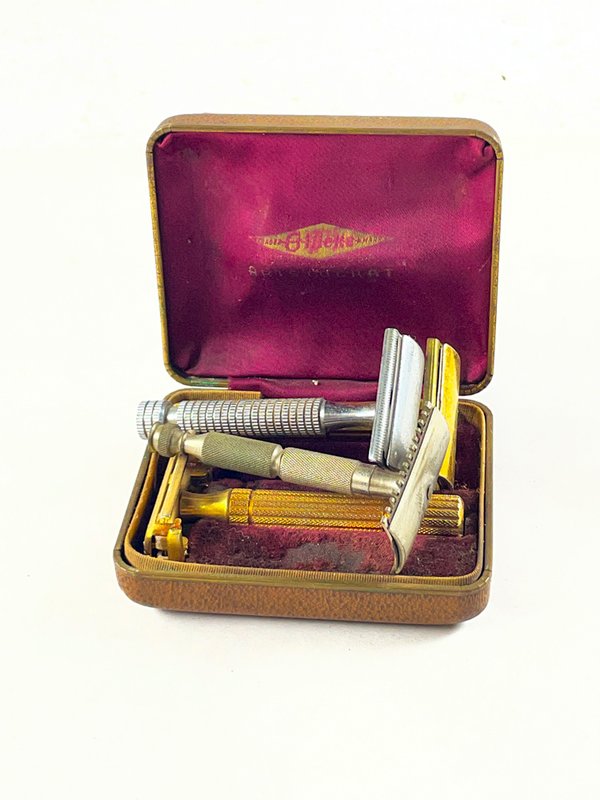Estuche con Cuatro Máquinas de Afeitar Antiguas - imagen 1
