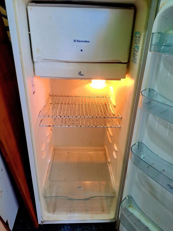 Heladera Electrolux Funcionando con Detalles Estéticos - imagen 3