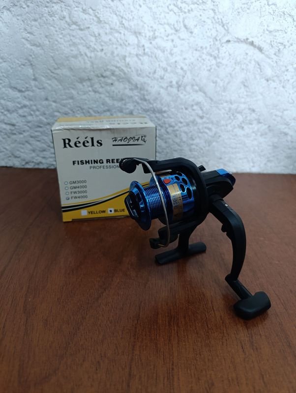 Lote siguiente: Reel Frontal Azul - Lanzador de Pesca en Excelente Estado