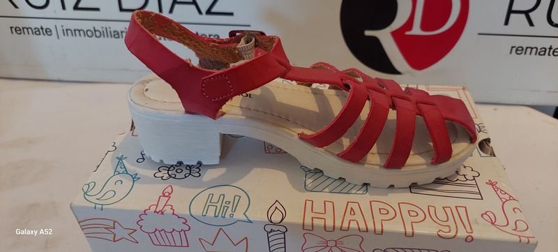 Zapatos de tacón alto rojo en excelente condición - imagen 2