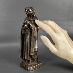 Figura Religiosa de Metal Plateado - Virgen con Cruz y Rosario - imagen 3