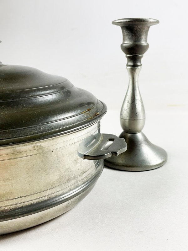 Tres piezas de metal en diseño circular con candelabros y tapa - imagen 4
