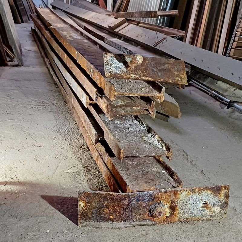 Vigas de madera y barras metálicas para construcción - imagen 2