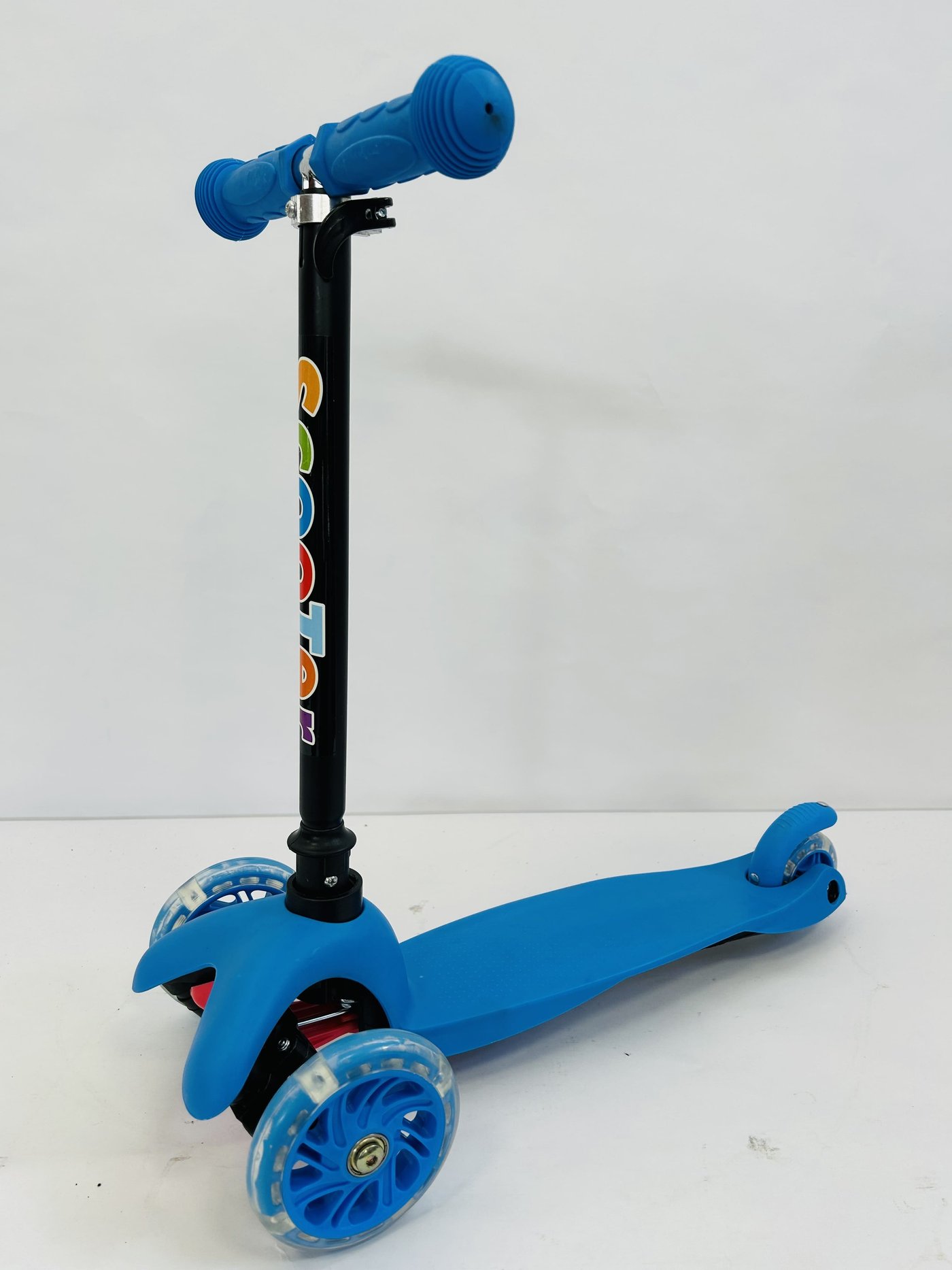 Monopatín Scooter Tres Ruedas Azul con Luces